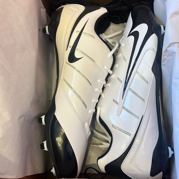 New in box Nike football cleats super speed d low white black mens